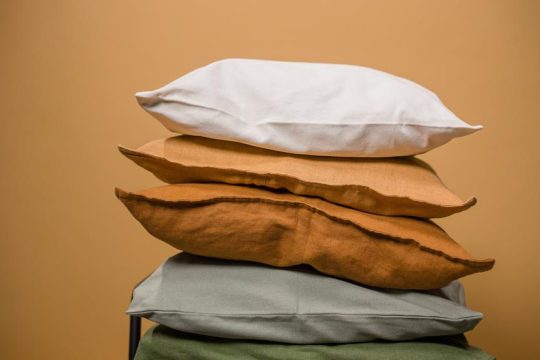 comparison of linen and cotton pillowcases breathability and cooling